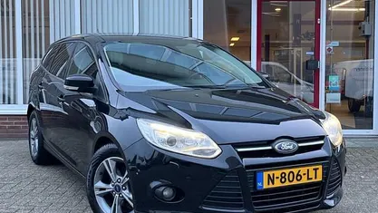 Zwart Gebruikt 2013 Ford Focus Stationwagen | € 4.750 (Eerlijke prijs)