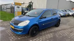 Hatchback Gebruikt 2006 Renault Clio II Authentique Hatchback | € 1.950 (Eerlijke prijs)