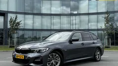 Grijs Gebruikt 2022 BMW 320e M Sport Stationwagen | € 34.880 (Goede deal)