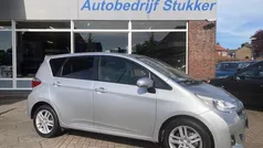Grijs Gebruikt 2014 Toyota Verso-S MPV | € 10.950 (Eerlijke prijs)