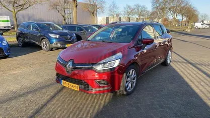 Rood Occasion 2017 Renault Clio GrandTour Intens Stationwagen | € 9.150 (Eerlijke prijs)