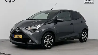 Grijs (metallic) Gebruikt 2021 Toyota Aygo Hatchback | € 15.945 (Eerlijke prijs)
