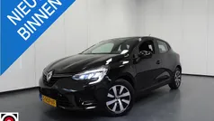 Zwart Gebruikt 2023 Renault Clio V Equilibre Hatchback | € 16.840 (Eerlijke prijs)