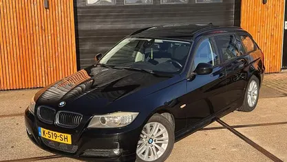 Zwart Occasion 2010 BMW 318 Executive Stationwagen | € 6.399 (Eerlijke prijs)