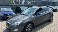 Grijs, metallic lak Gebruikt 2011 Opel Astra Cosmo Hatchback | € 3.950 (Goede deal)