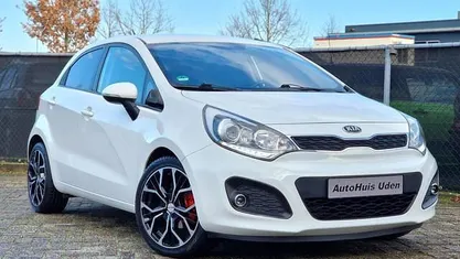 Wit Gebruikt 2012 Kia Rio Hatchback | € 6.495 (Eerlijke prijs)