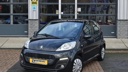 Zwart Gebruikt 2013 Peugeot 107 Active Hatchback | € 4.950 (Eerlijke prijs)