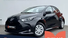 Zwart Gebruikt 2024 Toyota Yaris Hybrid Active Hatchback | € 22.895 (Eerlijke prijs)