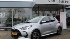 Grijs Occasion 2023 Toyota Yaris Hybrid Hatchback | € 20.700 (Goede deal)