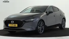 Grijs metallic Gebruikt 2023 Mazda 3 Luxury Hatchback | € 27.945 (Eerlijke prijs)