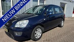 Blauw, metallic lak Gebruikt 2007 Kia Carens MPV | € 2.650 (Eerlijke prijs)