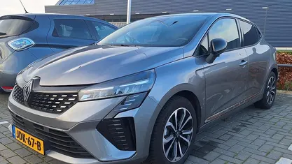 Grijs Occasion 2025 Renault Clio V Techno Hatchback | € 26.240 (Eerlijke prijs)