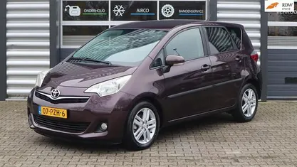 Occasion Toyota Verso-S 99 PK (72 kW) 2011 Paars MPV