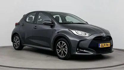 Grijs Occasion 2023 Toyota Yaris Hybrid Hatchback | € 22.499 (Eerlijke prijs)