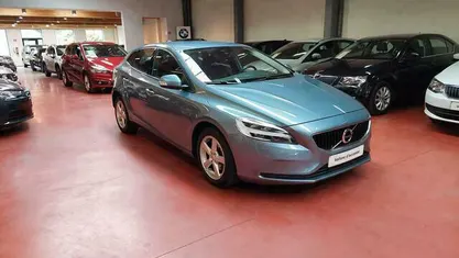 Blauw Gebruikt 2018 Volvo V40 Stationwagen | € 14.950 (Eerlijke prijs)