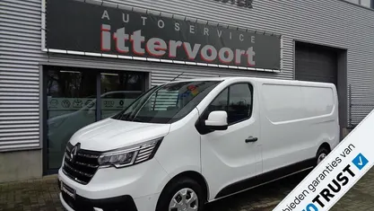 Wit Occasion 2022 Renault Trafic Komfort MPV | € 17.850 (Goede deal)