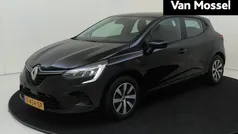 Zwart Gebruikt 2023 Renault Clio V Equilibre Hatchback | € 16.935 (Eerlijke prijs)