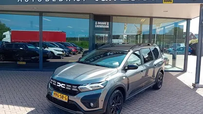 Grijs, metallic lak Gebruikt 2023 Dacia Jogger Extreme MPV | € 25.995 (Eerlijke prijs)