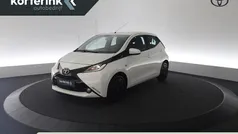 Wit Gebruikt 2016 Toyota Aygo X-play Hatchback | € 7.950 (Eerlijke prijs)
