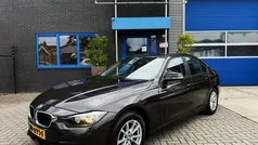 Bruin, metallic lak Gebruikt 2015 BMW 318 Comfort Edition Sedan | € 12.945 (Goede deal)