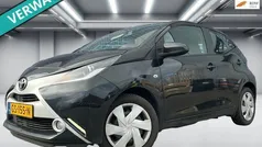 Zwart Gebruikt 2015 Toyota Aygo X-play Hatchback | € 6.995 (Eerlijke prijs)