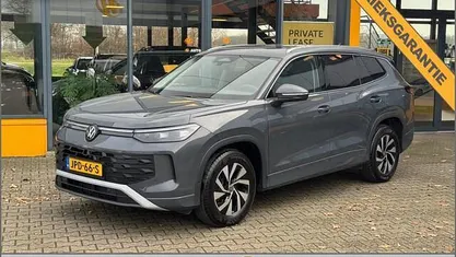 Grijs (metallic) Occasion 2025 VW Tayron Life SUV | € 48.950 (Eerlijke prijs)