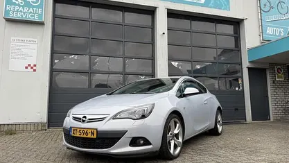 Wit Gebruikt 2012 Opel Astra GTC Sport Hatchback | € 5.950 (Eerlijke prijs)