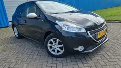 Zwart Gebruikt 2015 Peugeot 208 Style Hatchback | € 5.450 (Eerlijke prijs)