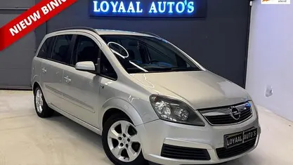 Grijs Occasion 2006 Opel Zafira Enjoy MPV | € 3.500 (Eerlijke prijs)