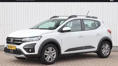 Wit Gebruikt 2022 Dacia Sandero Essentiel Hatchback | € 14.950 (Eerlijke prijs)