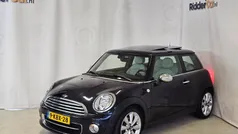 Blauw, metallic lak Gebruikt 2013 Mini Cooper Hatchback | € 11.499 (Eerlijke prijs)