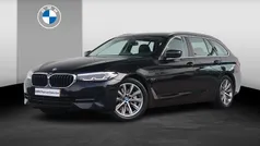 Zwart Gebruikt 2023 BMW 530e Comfort Edition Stationwagen | € 37.900 (Super prijs)