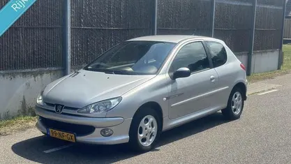 Grijs Gebruikt 2003 Peugeot 206 Hatchback | € 1.750 (Eerlijke prijs)
