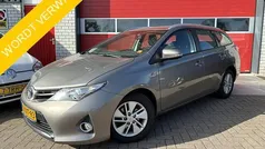 Bruin, metallic lak Gebruikt 2013 Toyota Auris Touring Sports Stationwagen | € 10.888 (Eerlijke prijs)