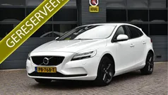 Wit Gebruikt 2017 Volvo V40 Stationwagen | € 15.950 (Eerlijke prijs)
