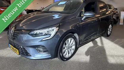 Occasion Renault Clio V Intens 140 PK (102 kW) 2021 Grijs (metallic) Hatchback