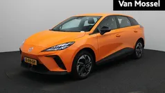 Oranje Gebruikt 2023 MG MG4 EV Hatchback | € 19.840 (Eerlijke prijs)