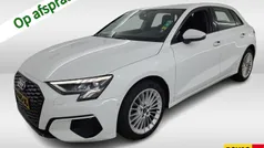 Wit Gebruikt 2021 Audi A3 Sportback Business Hatchback | € 21.400 (Eerlijke prijs)