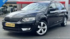 Zwart, metallic lak Gebruikt 2015 Skoda Octavia Elegance Stationwagen | € 7.990 (Eerlijke prijs)
