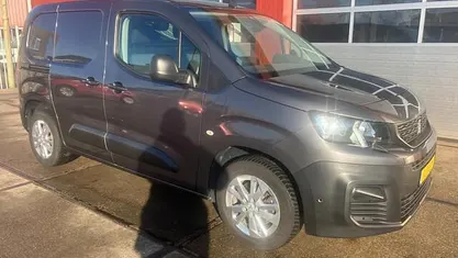 Occasion 2021 Peugeot Partner Premium MPV | € 11.500 (Goede deal)