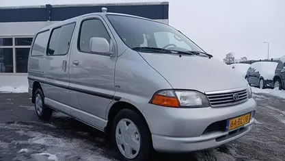 Zilver (metallic) Gebruikt 2004 Toyota HiAce Sedan | € 7.499 (Goede deal)