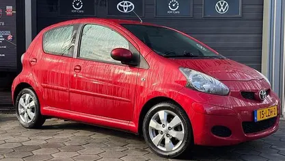 Rood Occasion 2010 Toyota Aygo Hatchback | € 3.995 (Eerlijke prijs)