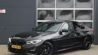 Zwart Gebruikt 2020 BMW 330 M Sport Sedan | € 34.950 (Eerlijke prijs)