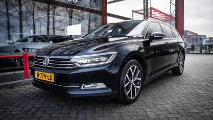 Zwart (metallic) Occasion 2019 VW Passat Highline Stationwagen | € 23.250 (Eerlijke prijs)