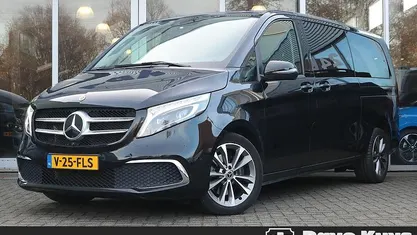 Gebruikt 2022 Mercedes V300 MPV | € 49.950 (Super prijs)