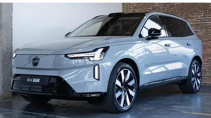 Grijs, metallic lak Nieuw 2025 Volvo EX90 Ultra SUV | € 92.950 (Eerlijke prijs)