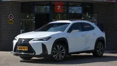Wit Gebruikt 2020 Lexus UX 250h Sport Line SUV | € 28.885 (Eerlijke prijs)