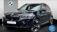 Carbon black metallic (zwart metallic) Gebruikt 2025 BMW iX3 Comfort Edition SUV | € 64.950 (Eerlijke prijs)