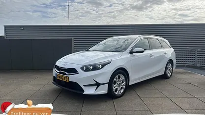 Wit Gebruikt 2023 Kia Ceed Hatchback | € 23.945 (Eerlijke prijs)