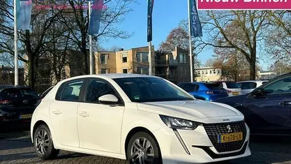 Wit Occasion 2021 Peugeot 208 Active Hatchback | € 12.845 (Eerlijke prijs)